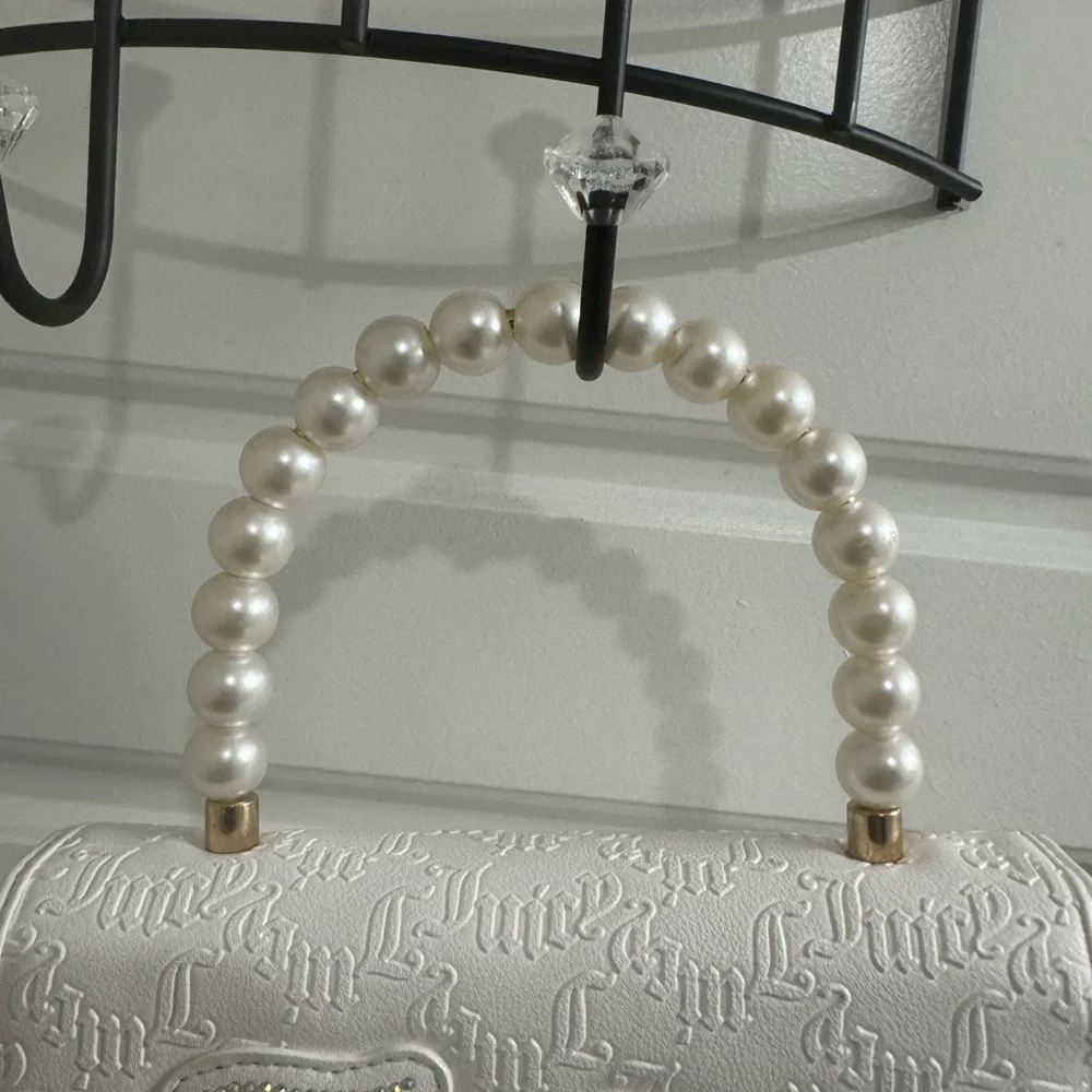Juicy Couture White Pearl Handle Bag: STRING OF PEARLS WOS ⚪️🤍 - Picture 3 of 7
